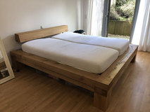Bett aus Altholz